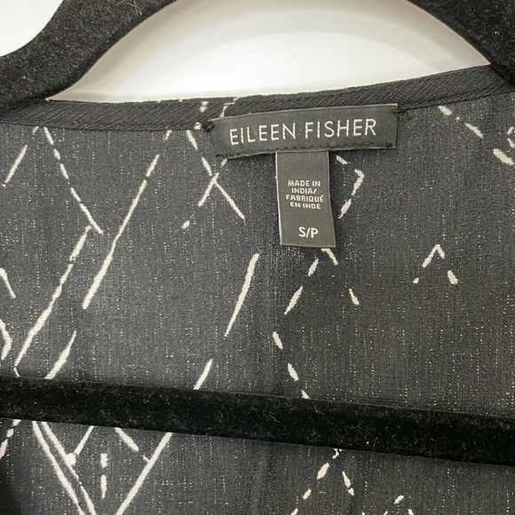 Eileen Fisher Black & White Marrakesh Printed Silk Tencel V-neck Blouse Size S - Picture 6 of 13